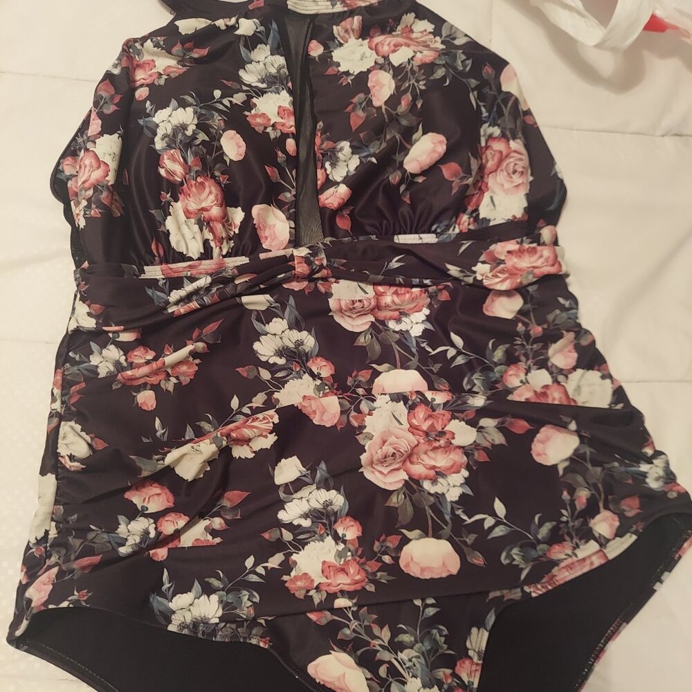 One piece swim suit